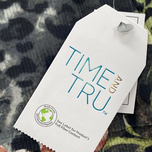 Time & Tru Women's Sublimation Long Sleeve Floral Blouse Med 8-10 NWT - Picture 5 of 12